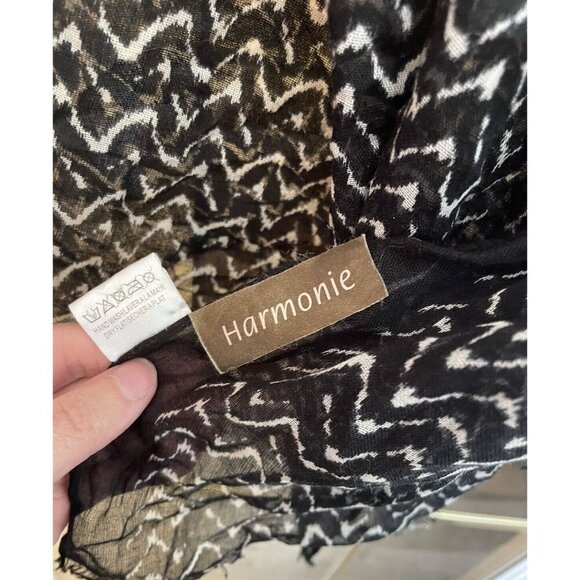 Harmonie Zigzag Scarf Black White Bold Graphic Lightweight Chic Wrap - Picture 2 of 2